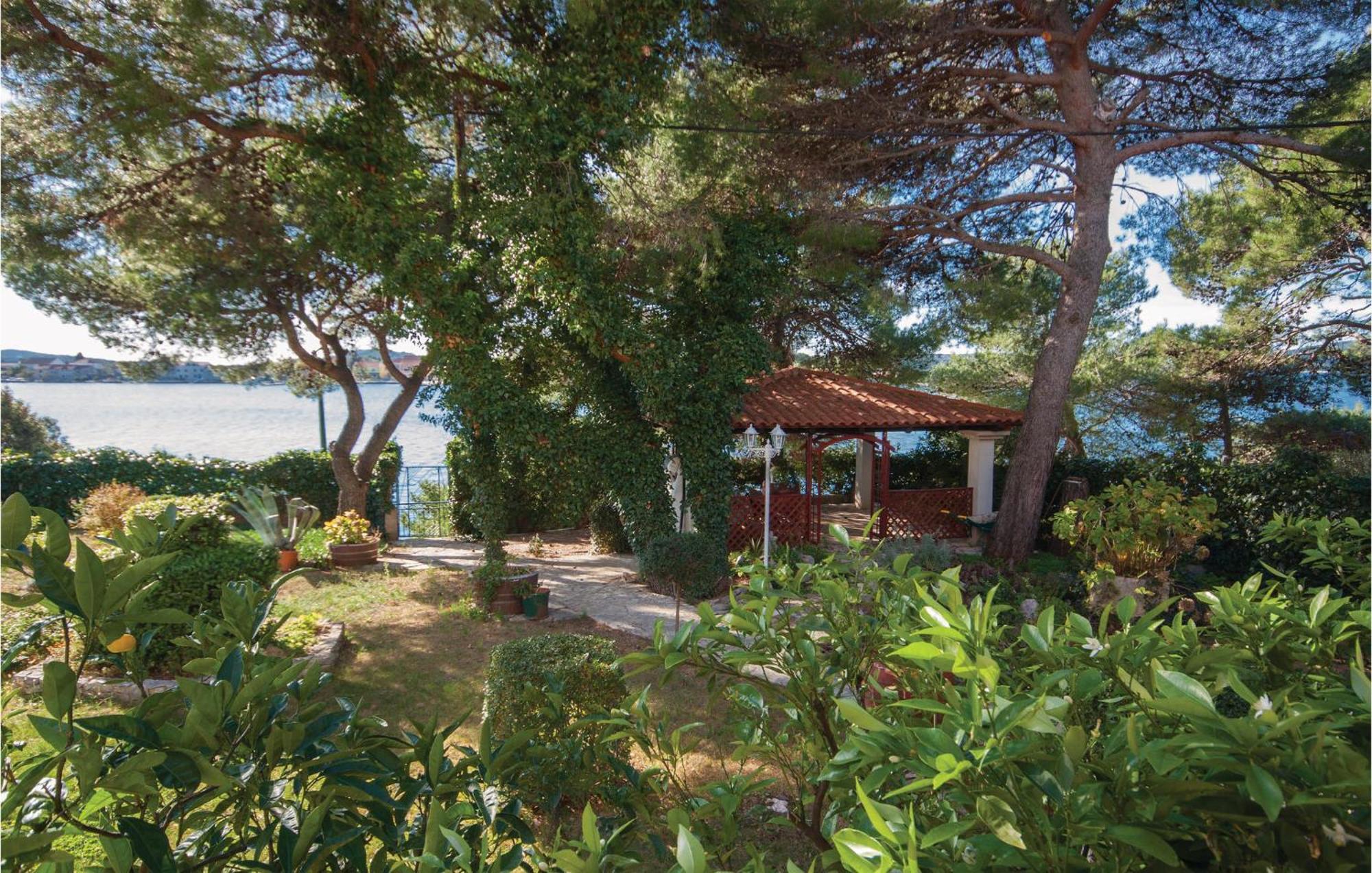 Three-Bedroom Apartment in Brodarica Brodarica  Buitenkant foto